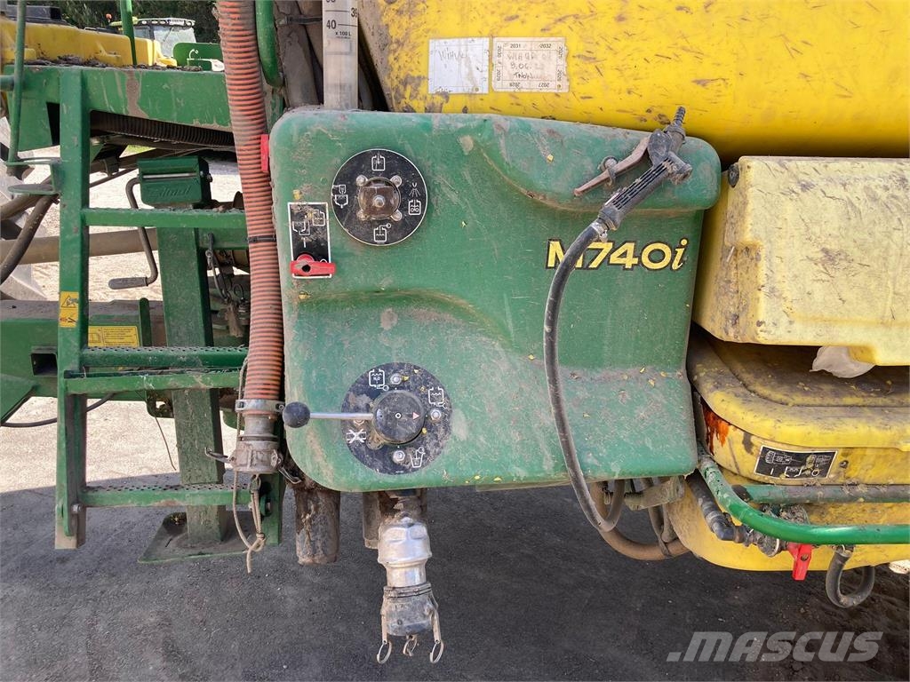 John Deere M740i 牽引型スプレイヤー
