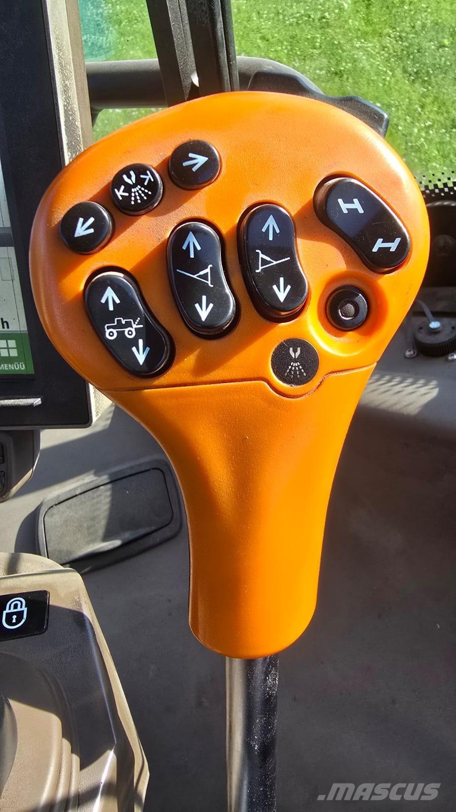John Deere M740i 牽引型スプレイヤー