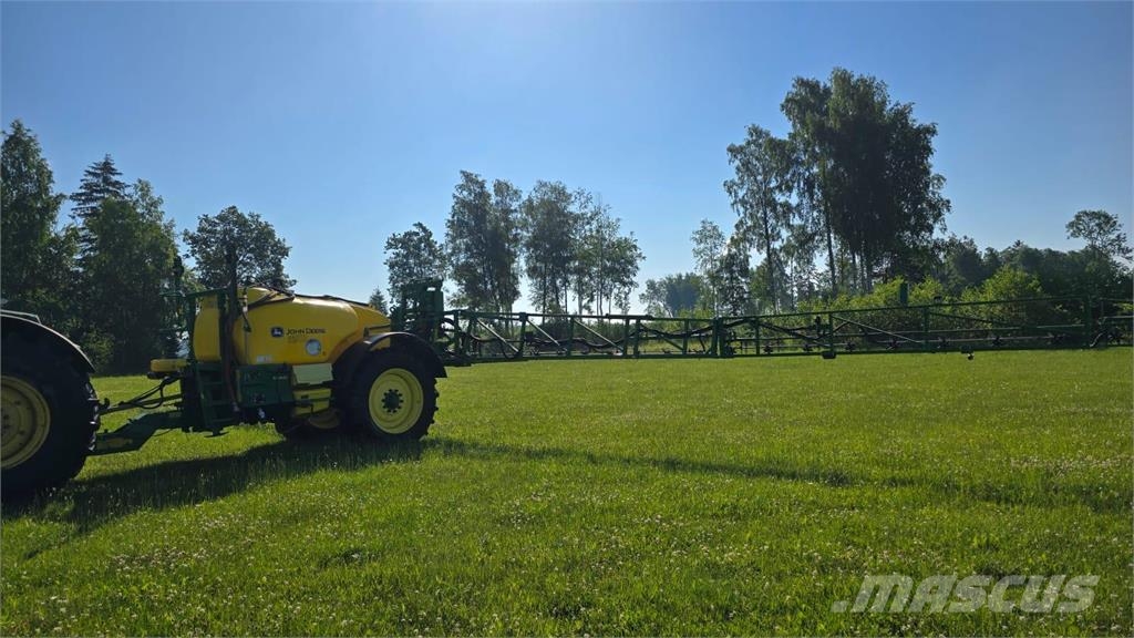 John Deere M740i 牽引型スプレイヤー
