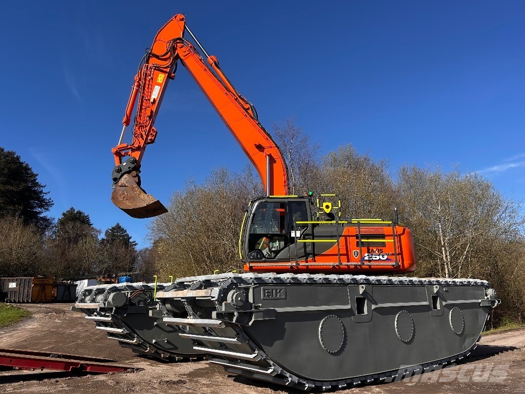 日立建機 ZX 250 LC N-6, Heathfield, Sussex, イギリス - 中古 水陸