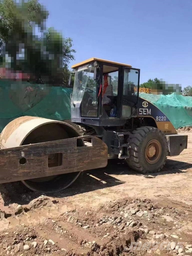 CAT/SEM 8220 compactor for south america country Tahačové válce