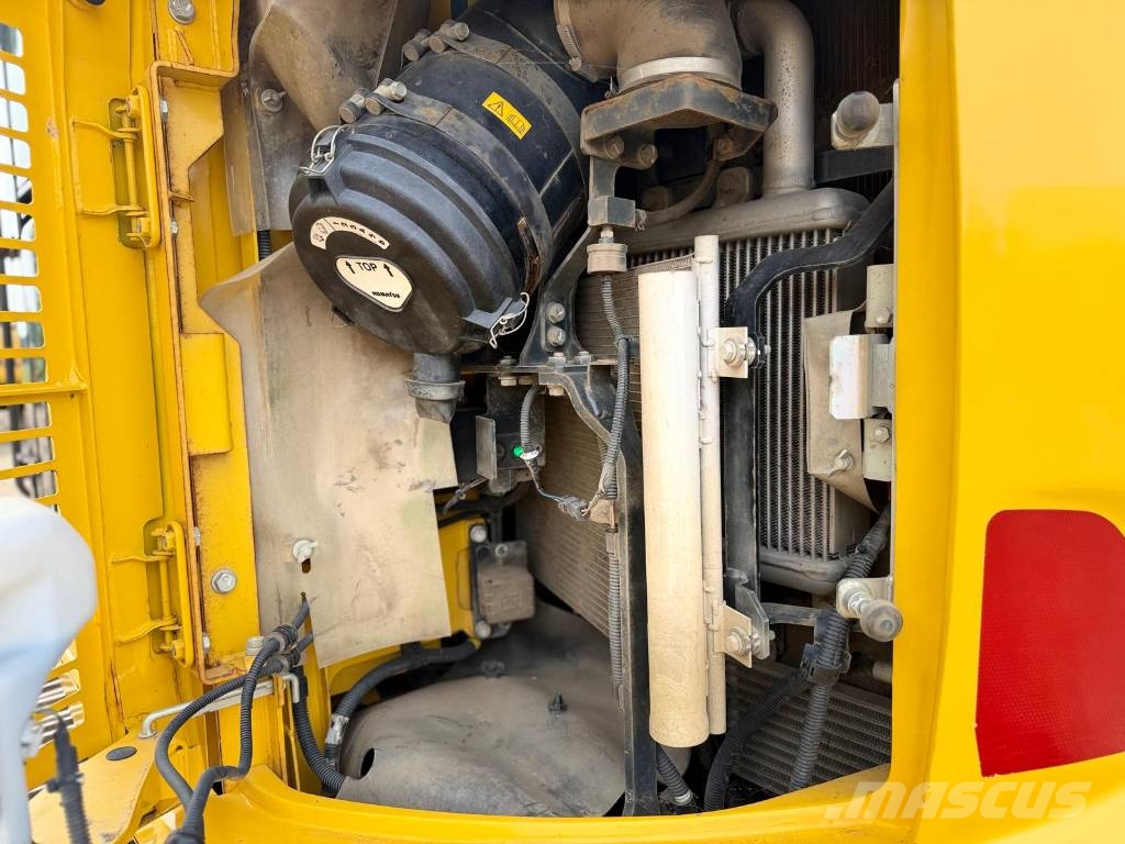Komatsu PC 138 US-11 حفارات زحافة