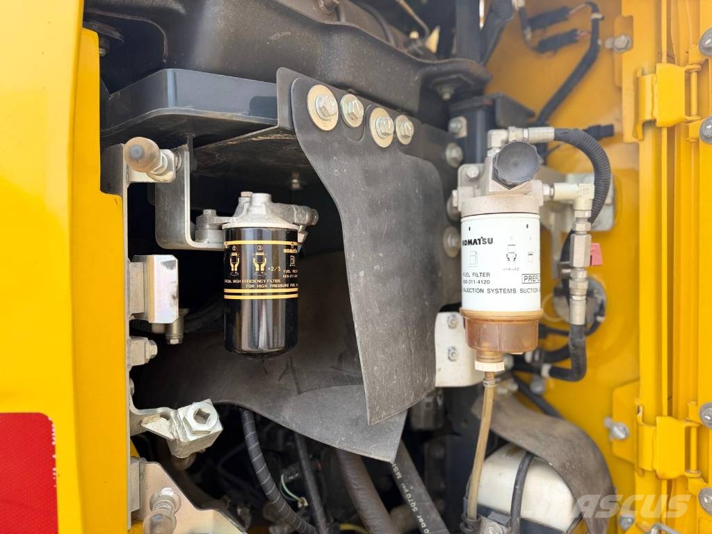 Komatsu PC 138 US-11 حفارات زحافة