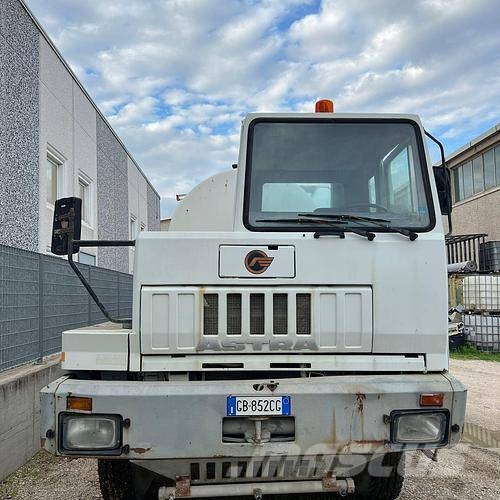 Astra BM64.26 con cisterna 13000 lt Tankbilar