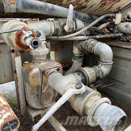 Astra BM64.26 con cisterna 13000 lt Tankbilar