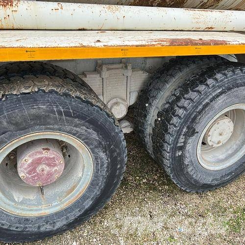 Astra BM64.26 con cisterna 13000 lt Tankbilar
