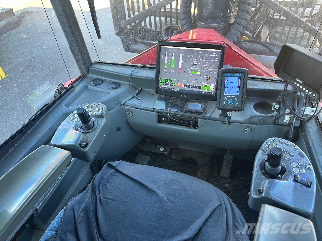 Komatsu 840.4 Форвардери