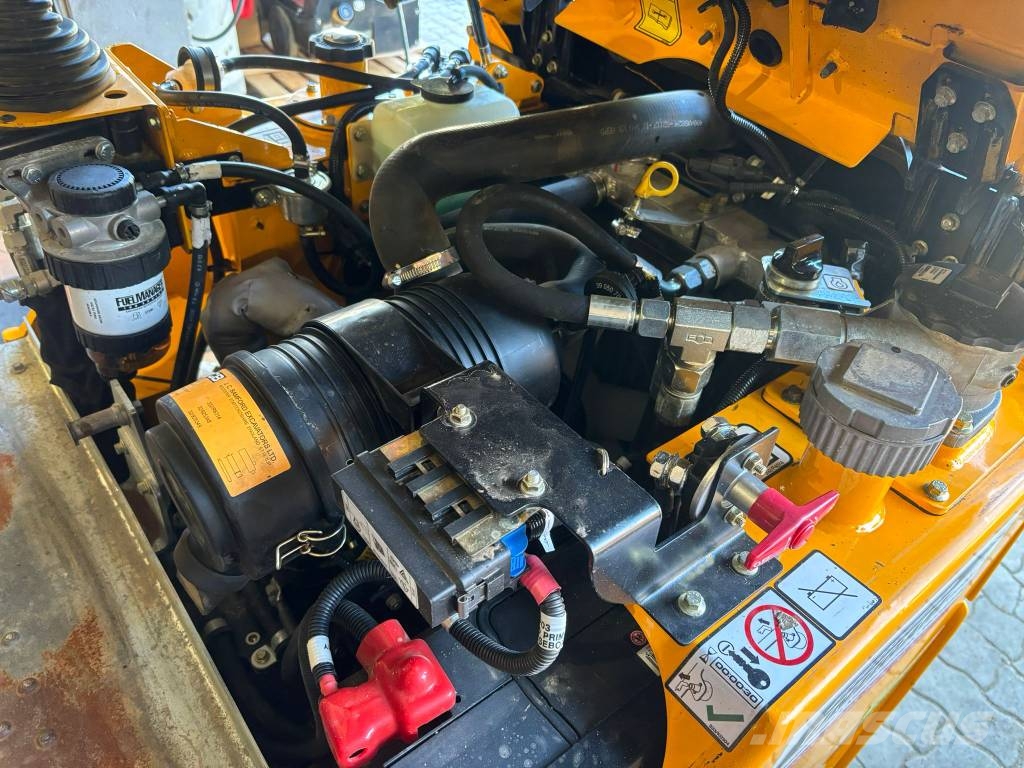 JCB 1T-2S5 ساحبات مفصلية
