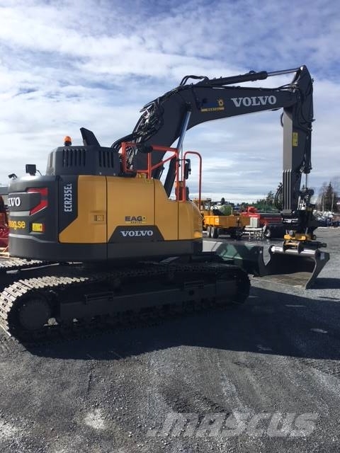 Volvo ECR235EL / UTHYRES Roomikekskavaatorid