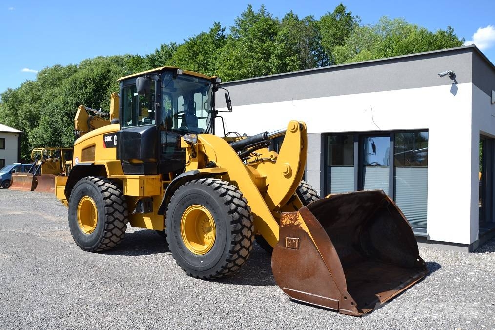 CAT 930 K لوادر بعجل