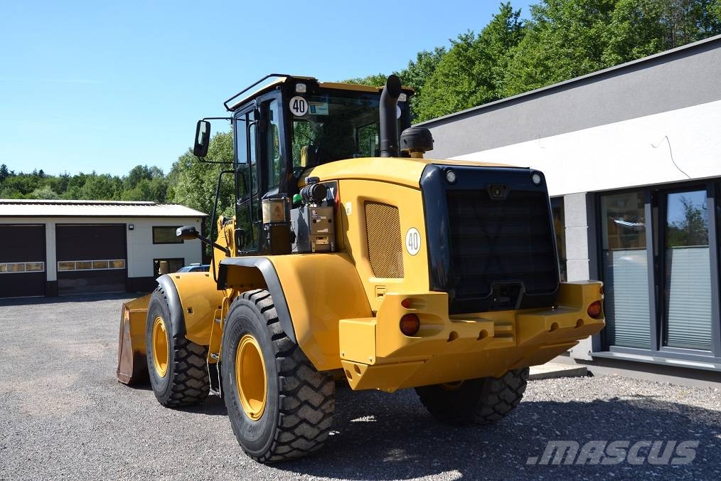 CAT 930 K لوادر بعجل
