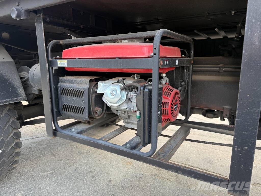 MAN 5 to KAT MIL 4x4 Studenterbil Caminhões com cortinas laterais