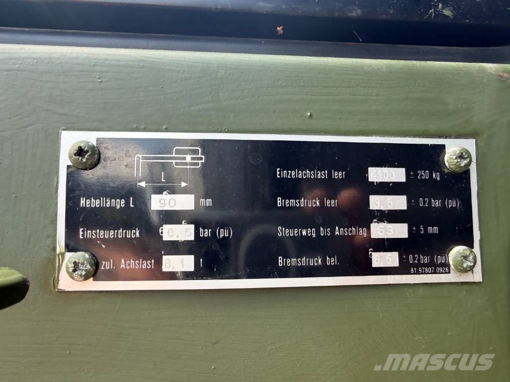 MAN 5 to KAT MIL 4x4 Studenterbil Caminhões com cortinas laterais