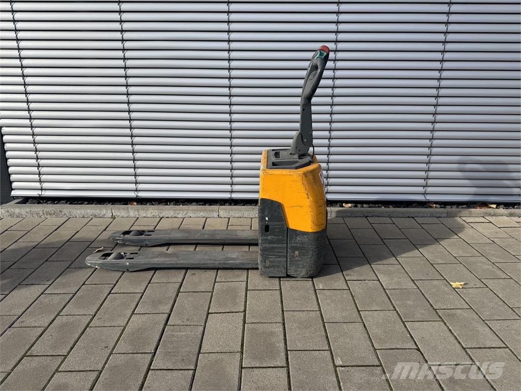 Jungheinrich EME114 - NEUE Batterien 10/2025 Παλετοφόρα πεζού χειριστή με ιστό