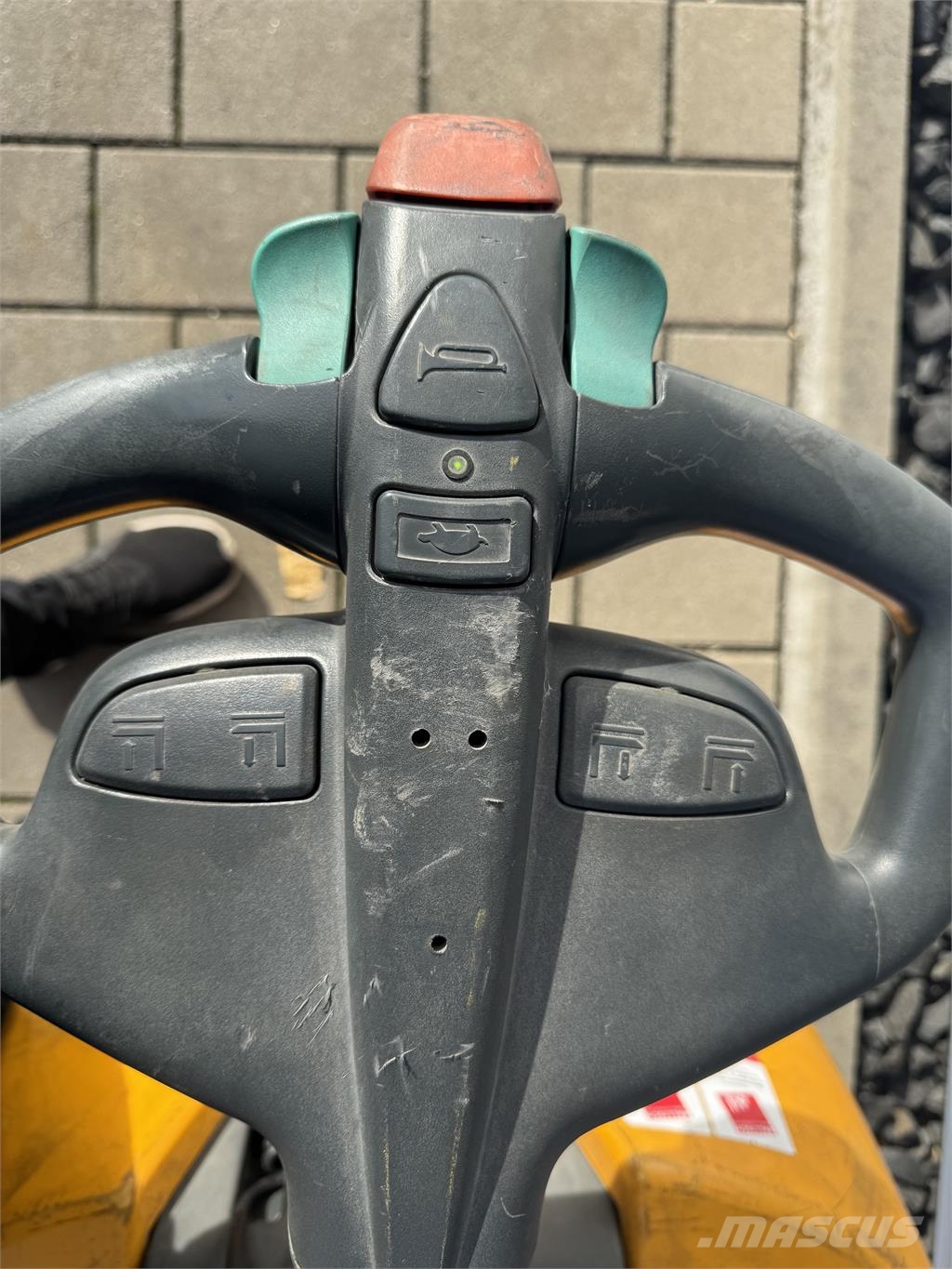 Jungheinrich EME114 - NEUE Batterien 10/2025 Käyden ajettavat pinoamistrukit