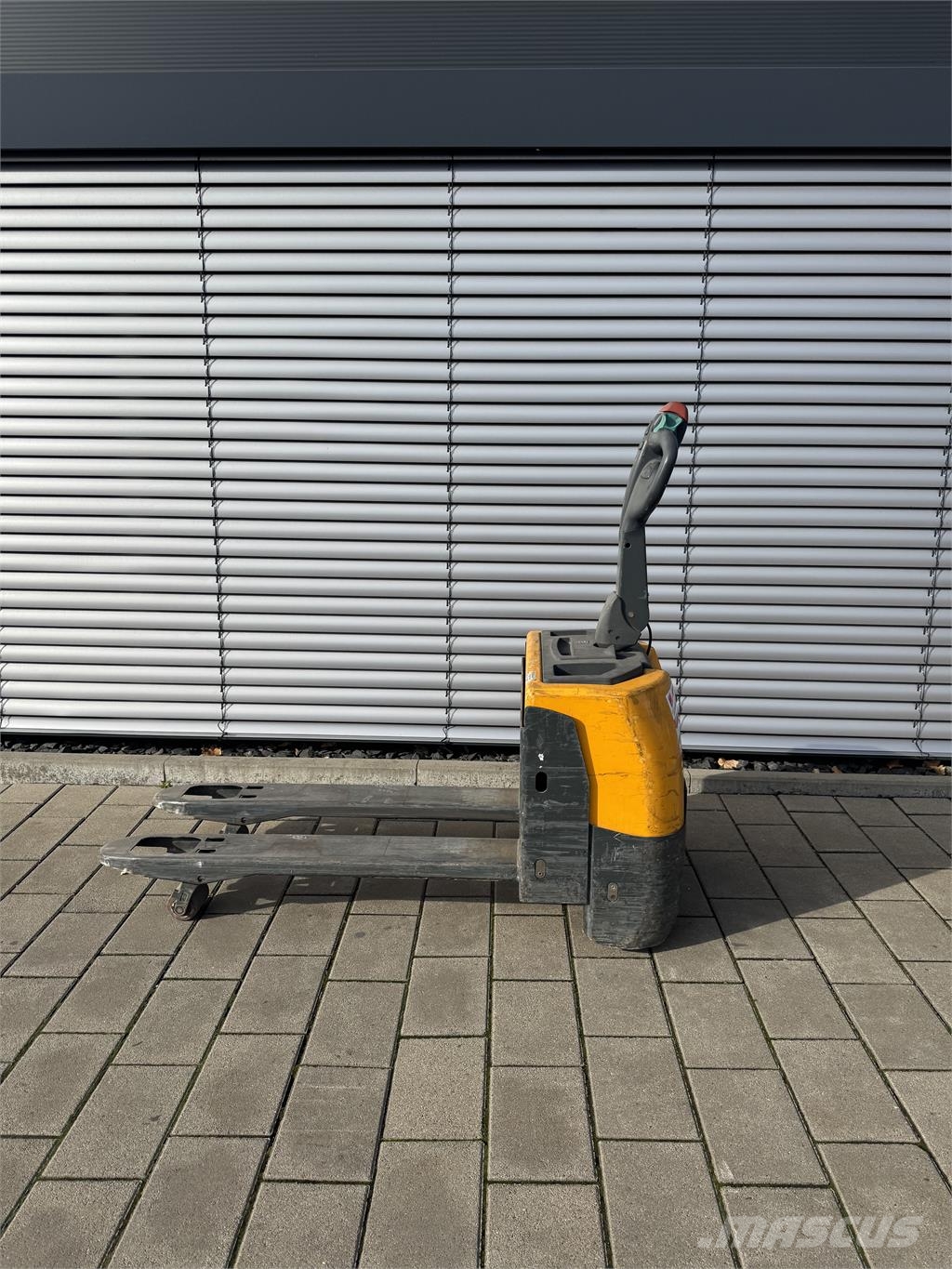 Jungheinrich EME114 - NEUE Batterien 10/2025 Pedestrian stacker