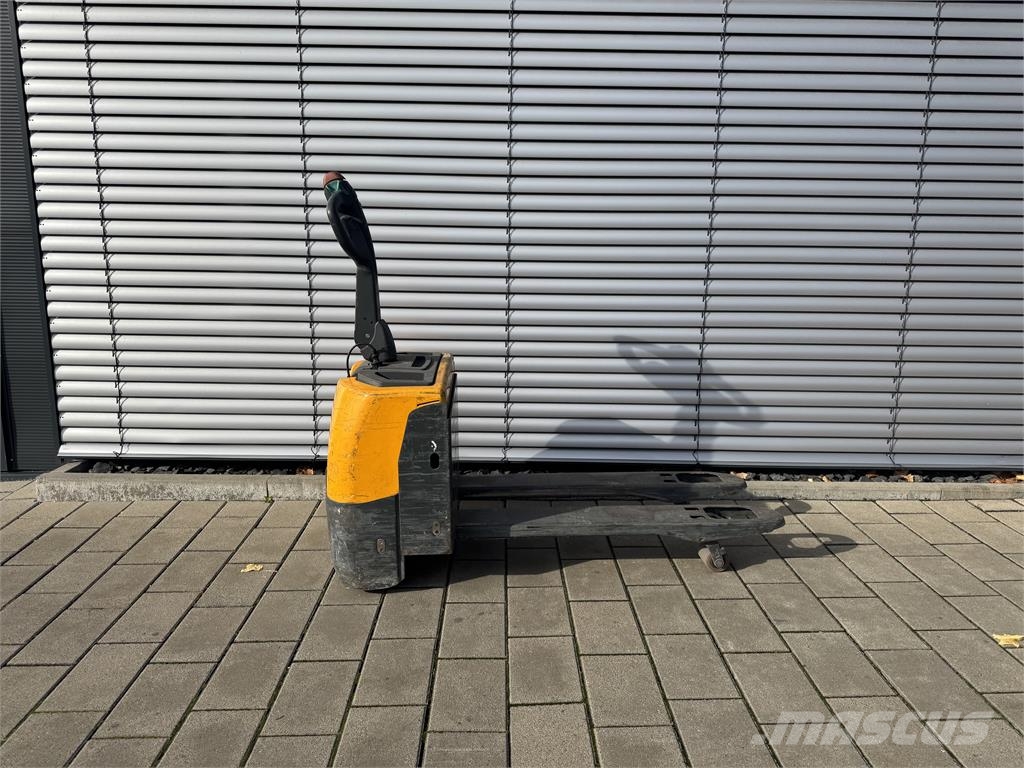 Jungheinrich EME114 - NEUE Batterien 10/2025 Pedestrian stacker