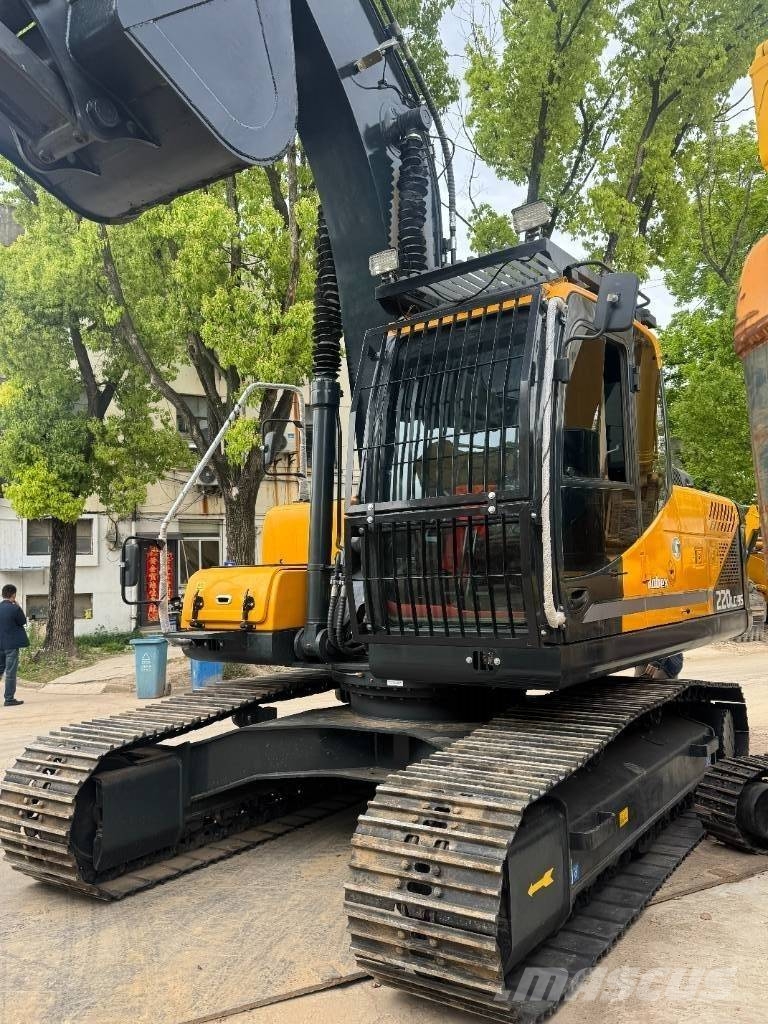 Hyundai 220LC-9S Midi bagri 7t – 12t