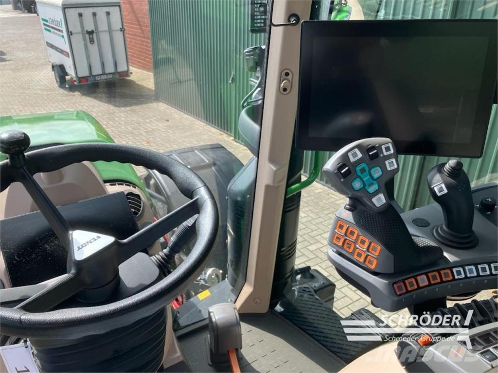 Fendt 724 VARIO GEN6 PROFI PLUS Tractors