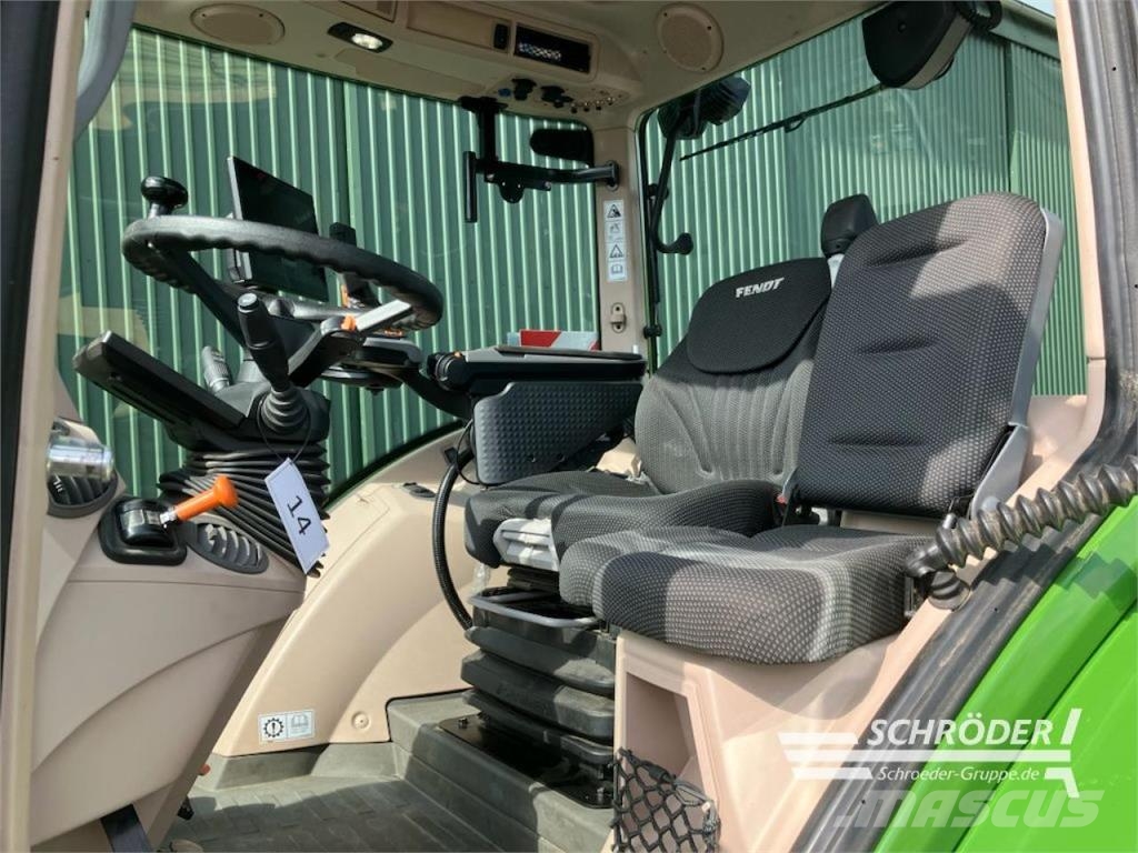 Fendt 724 VARIO GEN6 PROFI PLUS Tractors