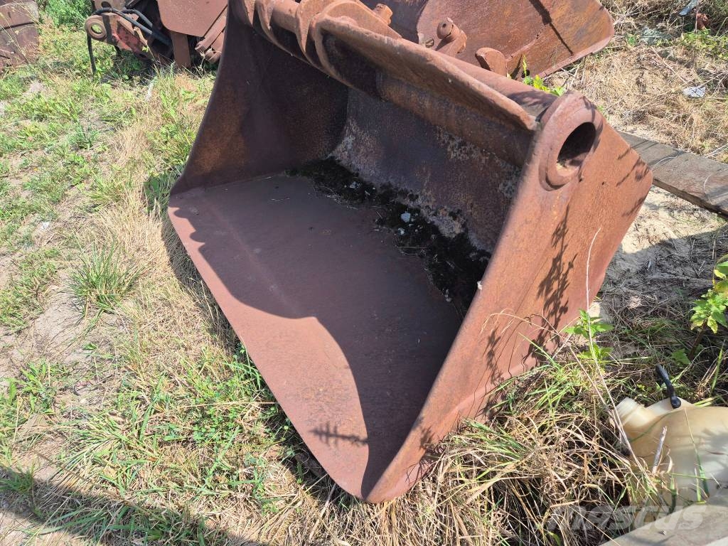 Excavator buckets and attachments CAT, Komatsu, Volvo, Hitachi, Liebherr, JCB,.... Kašike / Korpe