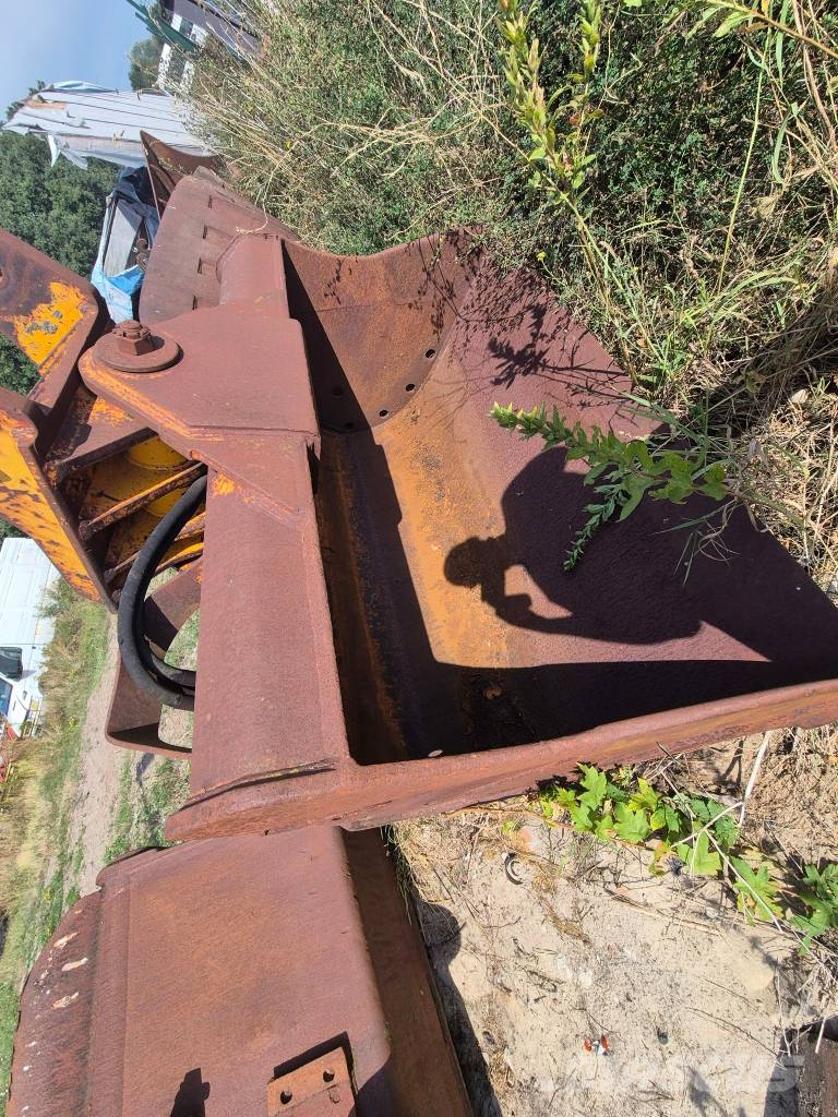 Excavator buckets and attachments CAT, Komatsu, Volvo, Hitachi, Liebherr, JCB,.... Kašike / Korpe