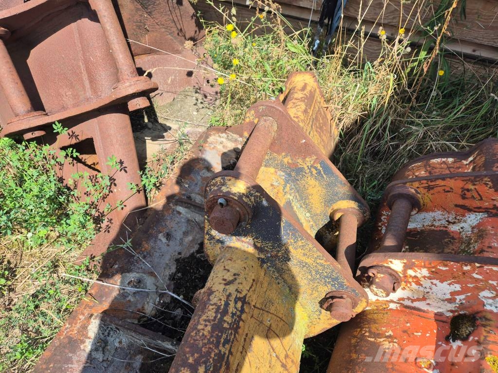 Excavator buckets and attachments CAT, Komatsu, Volvo, Hitachi, Liebherr, JCB,.... Kašike / Korpe