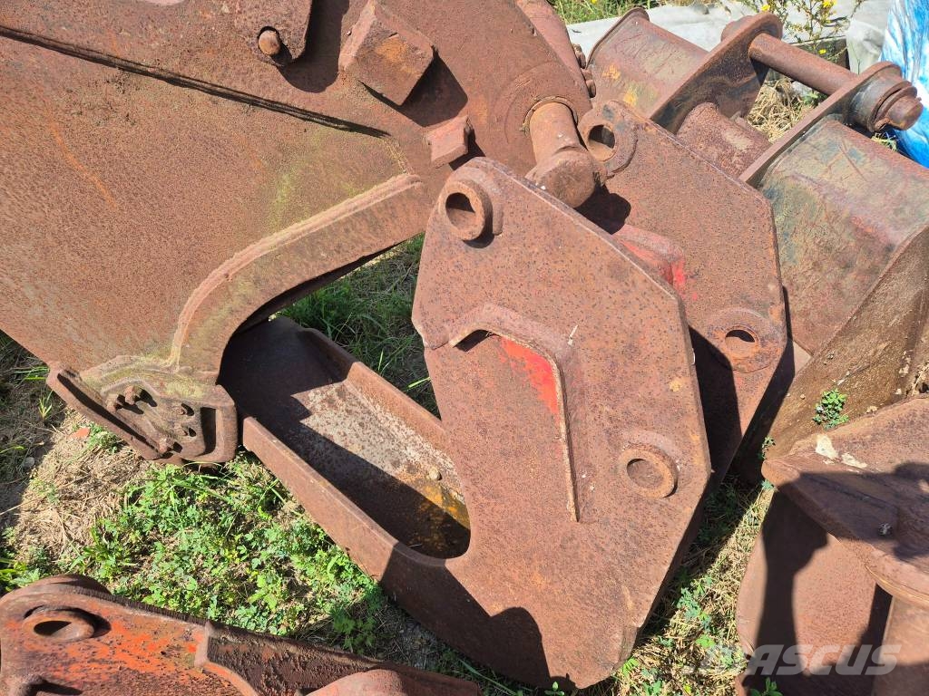 Excavator buckets and attachments CAT, Komatsu, Volvo, Hitachi, Liebherr, JCB,.... Kašike / Korpe