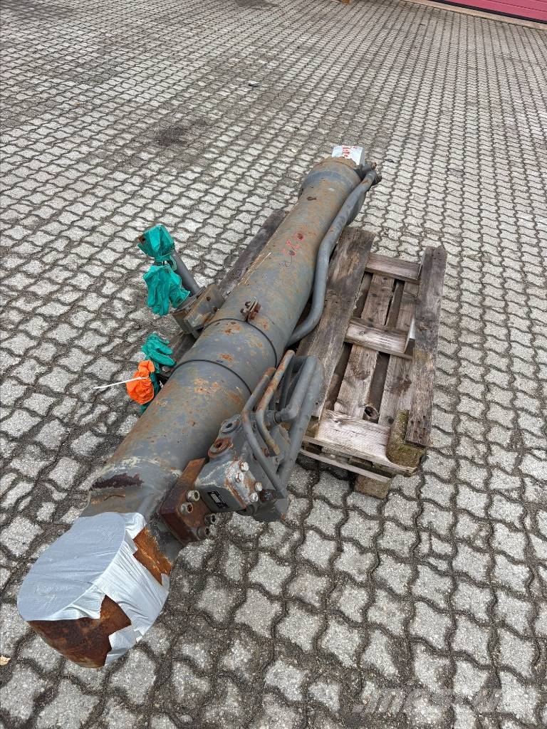 Volvo EC750E Boom / Lift Cylinder – 14711754 Hydraulics