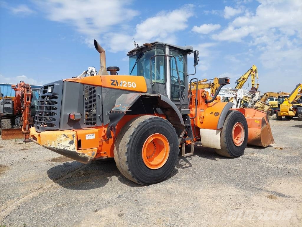 Hitachi ZW250 Wheel loaders