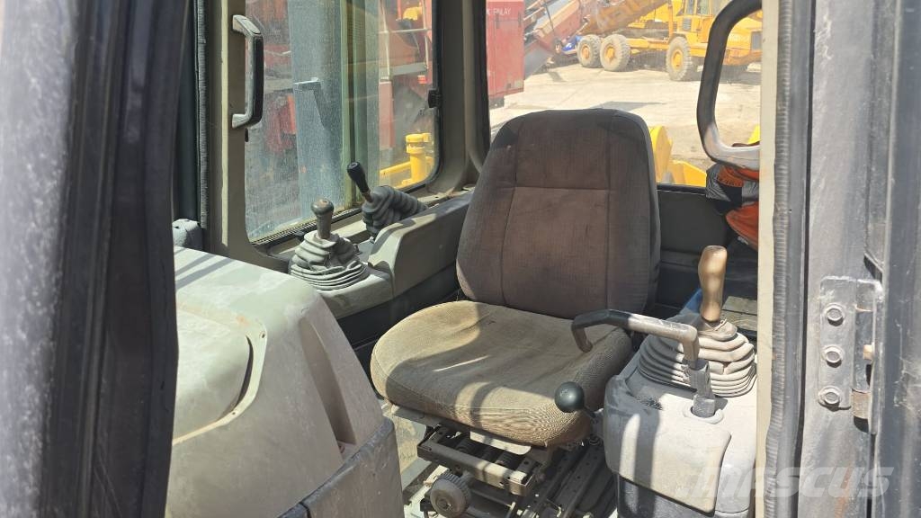 Komatsu D 155 AX-5 بلدوزرات مجنزرة