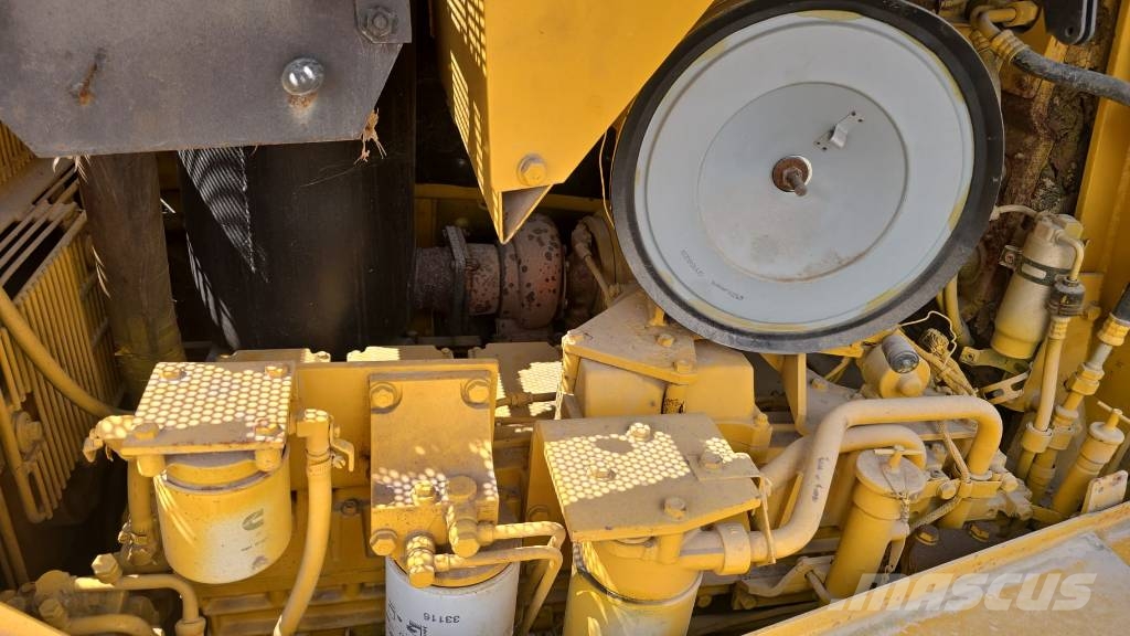 Komatsu D 155 AX-5 بلدوزرات مجنزرة