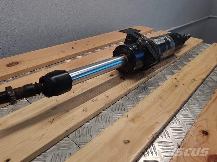 Deutz-Fahr 30.7 {Carraro} steering cylinder Hüdraulika
