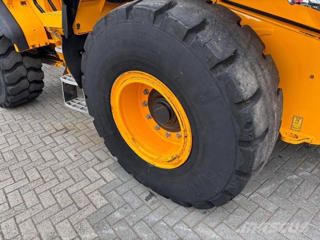 JCB 437WHT T4F Wheelloader, highlift with hightip buck Incarcator pe pneuri