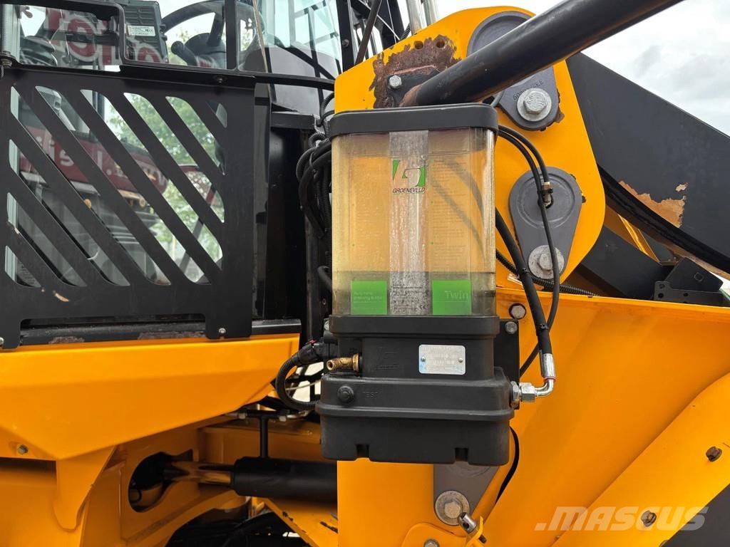 JCB 437WHT T4F Wheelloader, highlift with hightip buck Incarcator pe pneuri