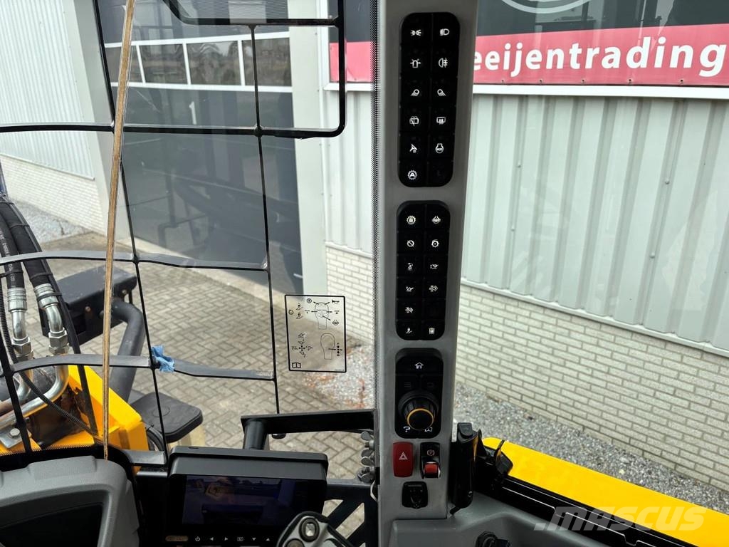 JCB 437WHT T4F Wheelloader, highlift with hightip buck Incarcator pe pneuri