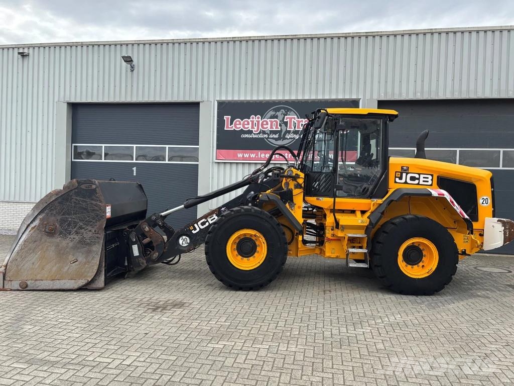 JCB 437WHT T4F Wheelloader, highlift with hightip buck Incarcator pe pneuri
