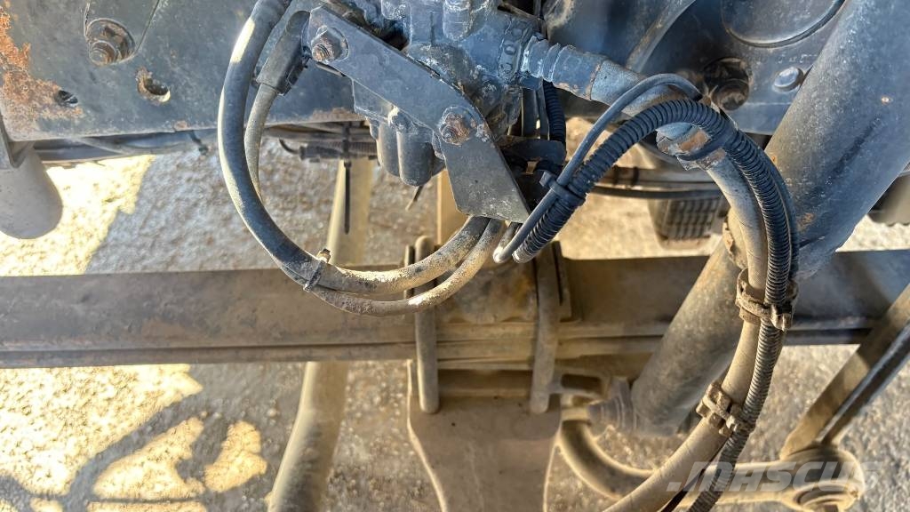 Mercedes-Benz ACTROS 1841 LS tractor unit - 3 pedals Tegljači
