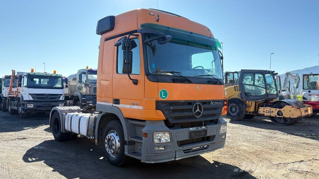 Mercedes-Benz ACTROS 1841 LS tractor unit - 3 pedals Tegljači