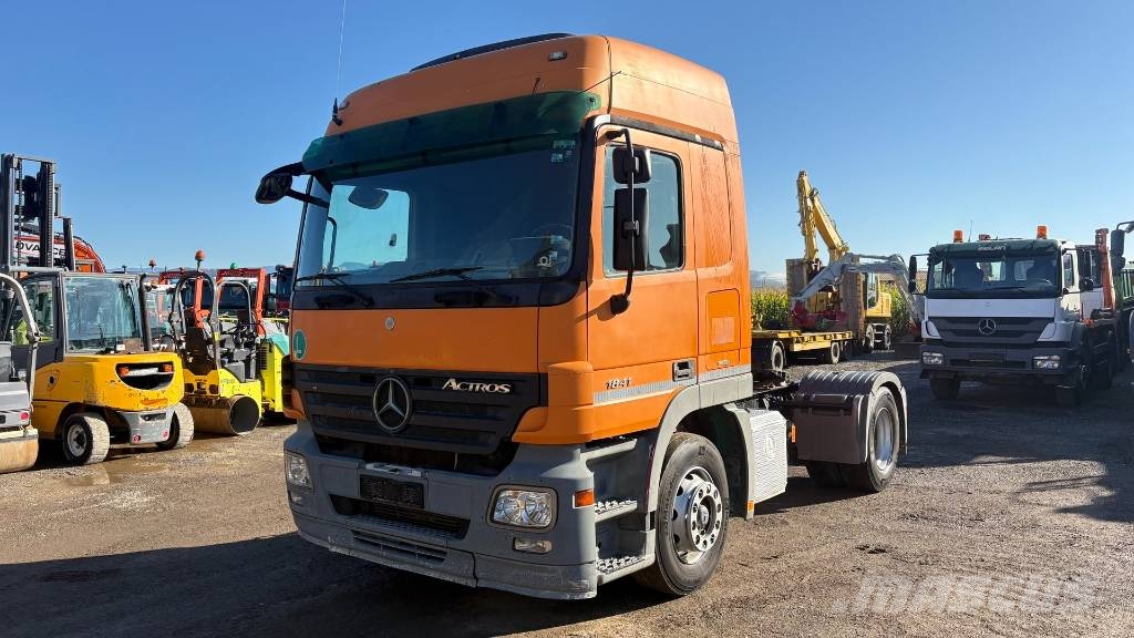 Mercedes-Benz ACTROS 1841 LS tractor unit - 3 pedals Tegljači