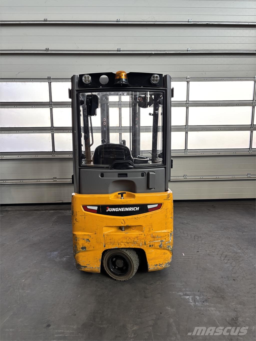 Jungheinrich EFG 215  Triplex شاحنات ذات رافعات شوكية تعمل بالكهرباء