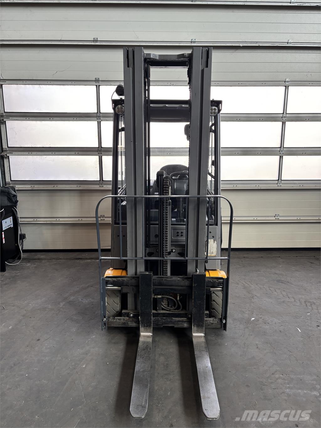 Jungheinrich EFG 215  Triplex شاحنات ذات رافعات شوكية تعمل بالكهرباء