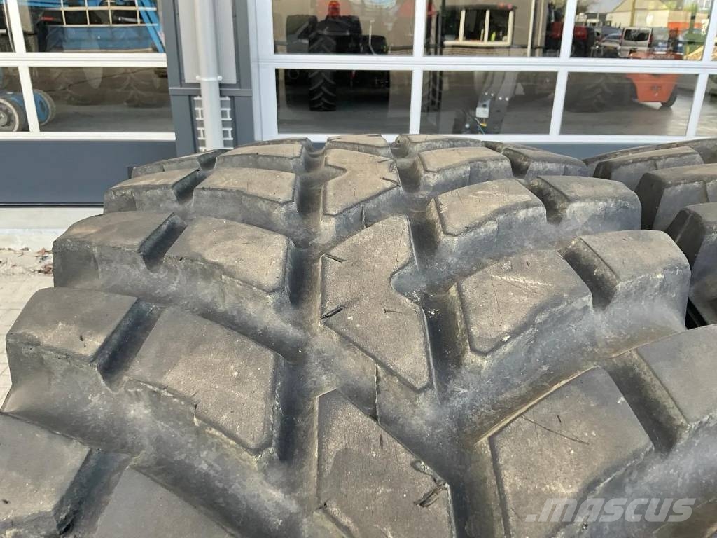Nokian 650/65 R42 + 540/65 R30 TRI2 Шины и колёса
