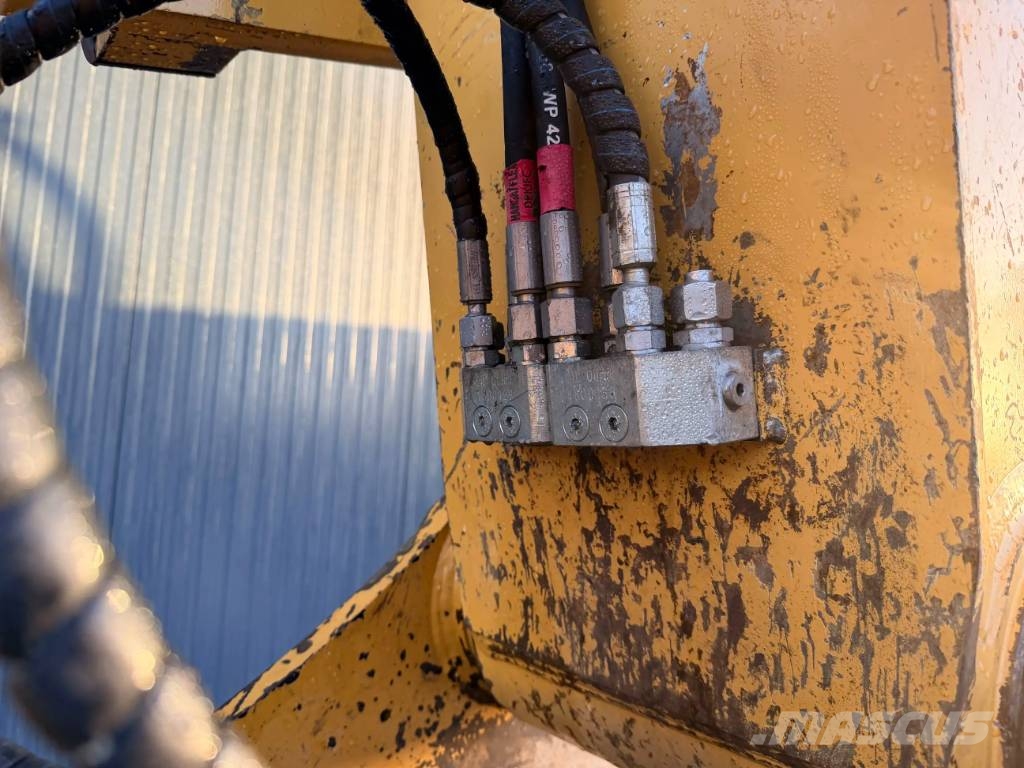 CAT 330F LN Kāpurķēžu ekskavatori