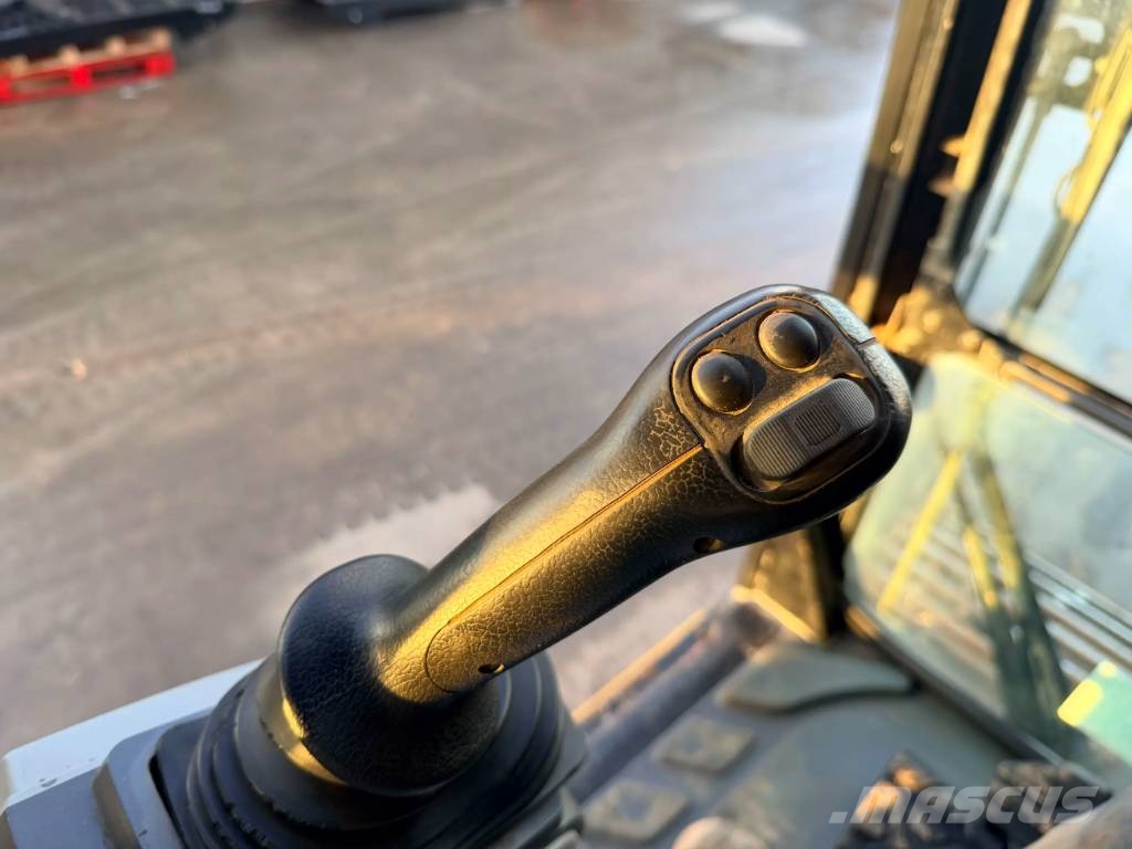 CAT 330F LN Kāpurķēžu ekskavatori
