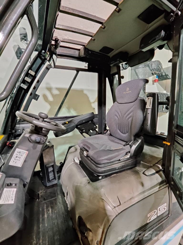UniCarriers Y 1 D2 A25 Q Dieseltrukki Diesel forklifts