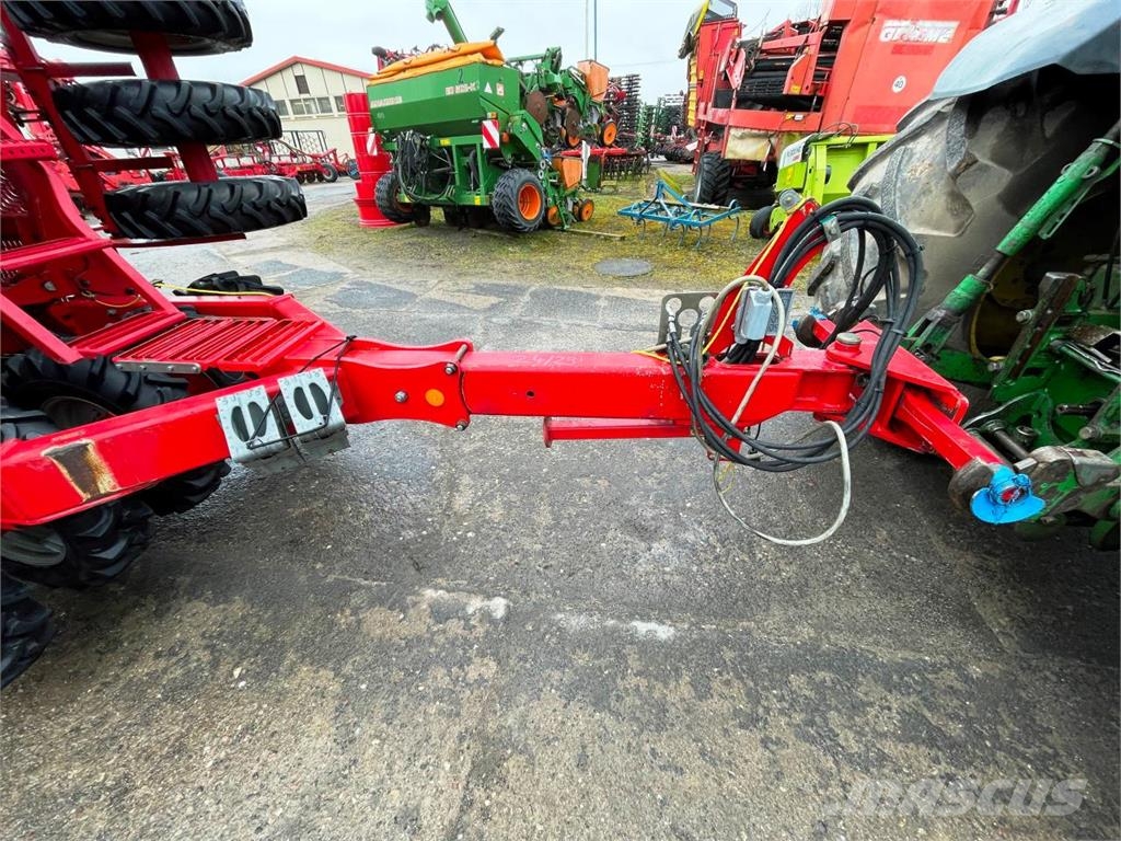 Horsch Pronto 6 DC مثاقيب مدمجة