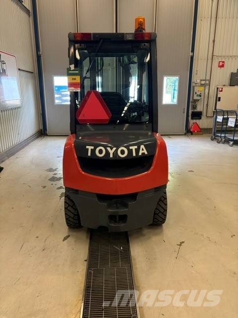 Toyota 02-8 FDF 25 Chariots diesel