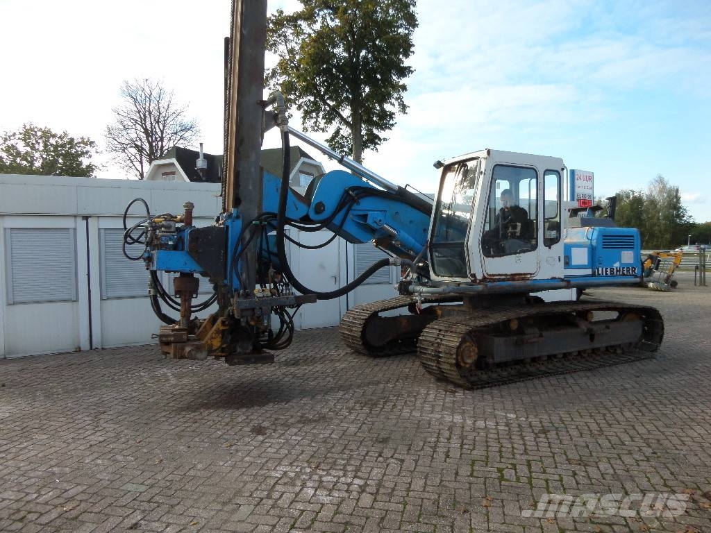 Liebherr R 902 Truck mounted drill rig