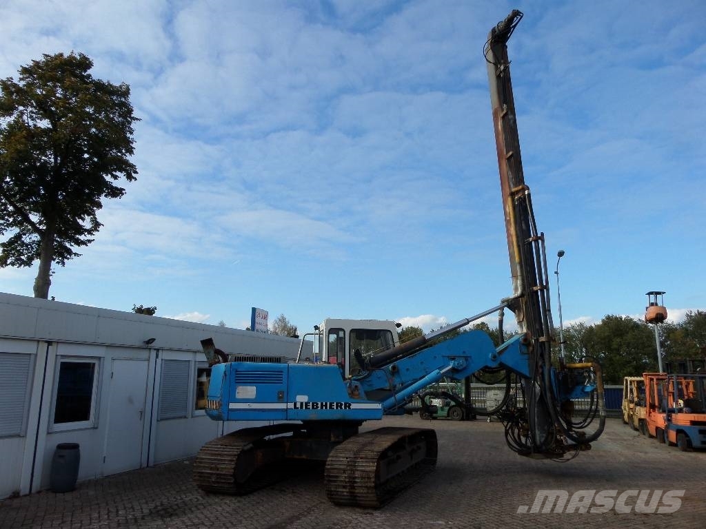 Liebherr R 902 Truck mounted drill rig